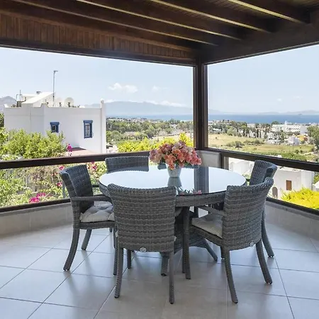 Charming House With Sea View & Shared Pool In